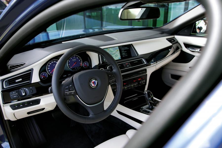 Интерьер Alpina B7 Bi-Turbo (F01) 2012 года  (фото 9 из 18)